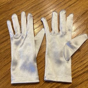 NWOT S child white stretch satin gloves
